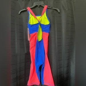 Speedo vanquisher size 32